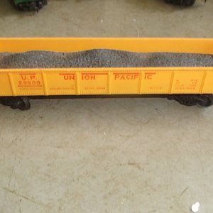 Life Like HO train car Union Pacific gondola railroad setup